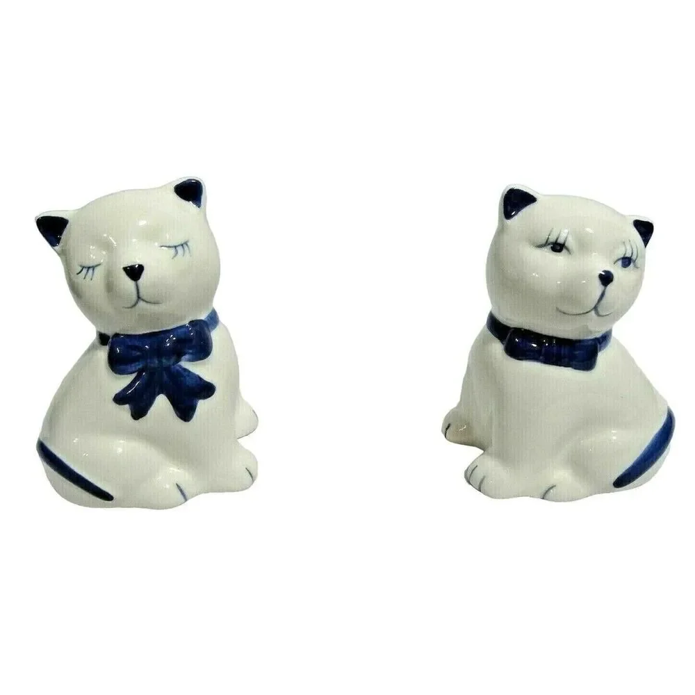 Blue and White Cats in Basket Tray Salt Pepper Shakers Ceramic Holiday Gift New